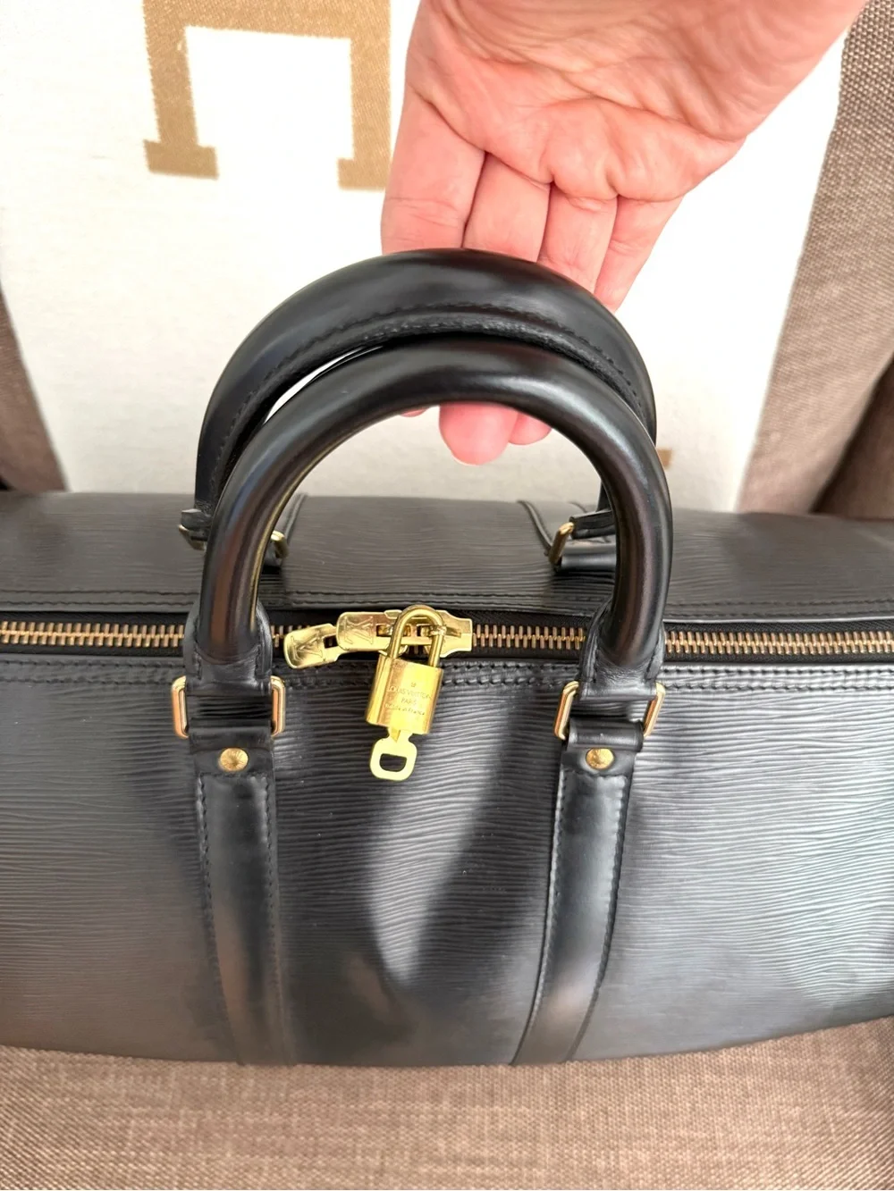 Louis Vuitton authentic Keepall 45 travel Ang black Epi leather unisex